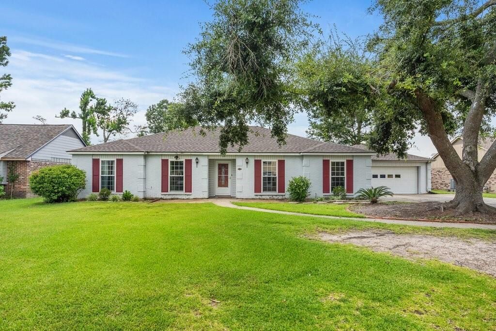 Property Photo:  1550 N Chateau Circle N  LA 70605 