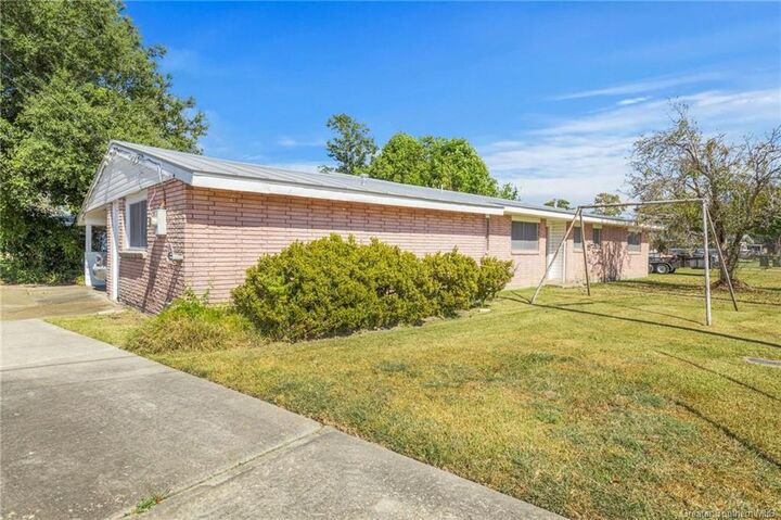 Property Photo: 730 Louie Street LA 70601