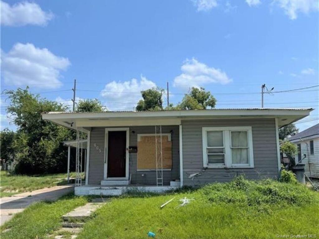 Property Photo: 605 V E Washington Street LA 70601