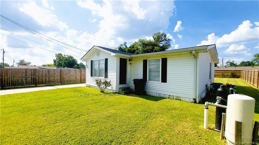 Property Photo: 411 Fontenot Road LA 70607