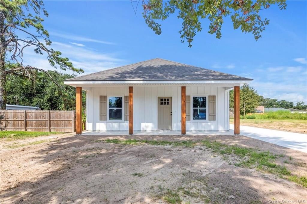 Property Photo: 412 S Welty Avenue S LA 70647