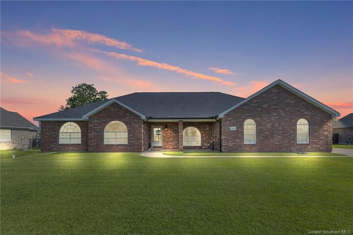 Property Photo: 1924 N Michael Square N LA 70611