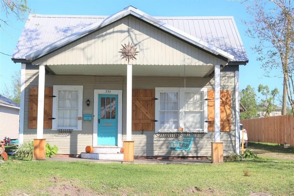 Property Photo: 735 Clarence Street LA 70601