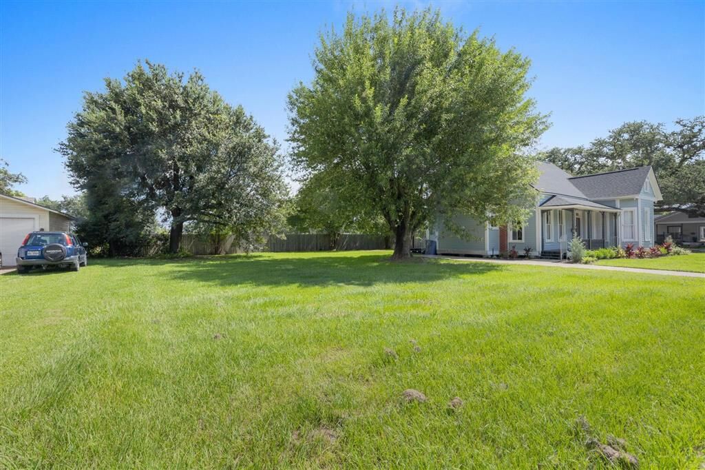Property Photo:  725 Pine Street  LA 70601 