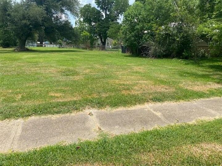 Property Photo: 3024 Louisiana Avenue LA 70601