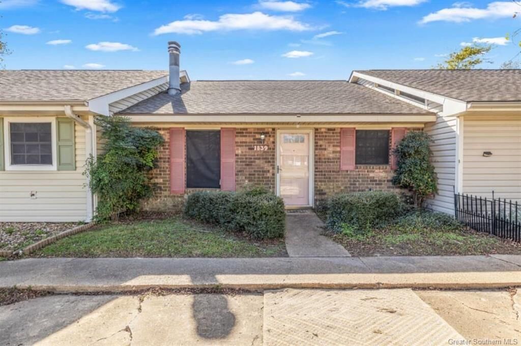 Property Photo: 1839 N Tallowood Drive N LA 70605