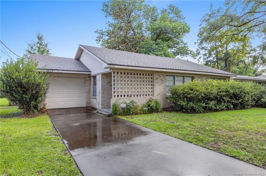 Property Photo:  1823 18th Street  LA 70601 