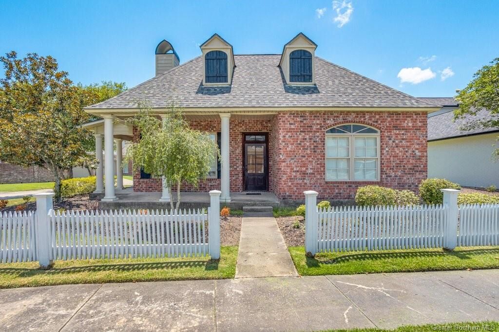 Property Photo: 5920 Camellia Place LA 70605