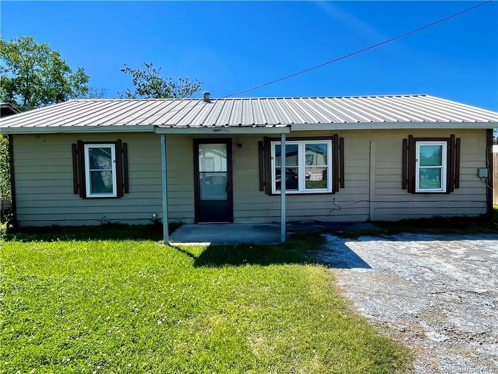 Property Photo: 213 Evelyn Street LA 70663