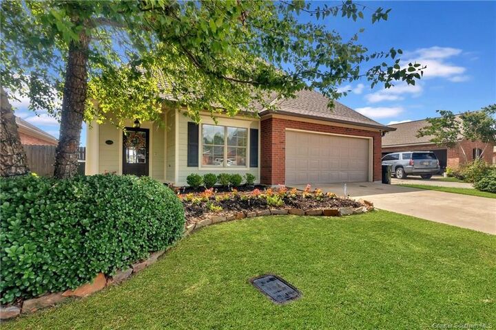 Property Photo: 2124 La Cache Drive LA 70601