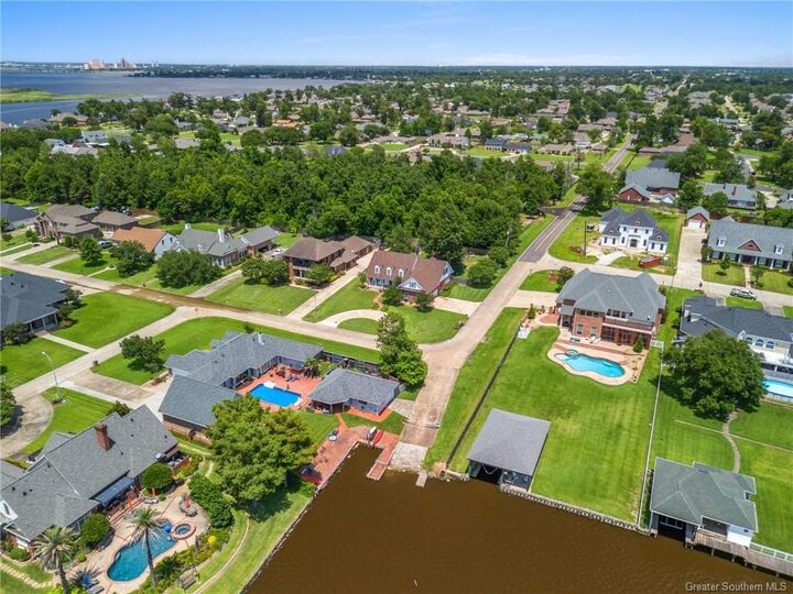 Property Photo: 4887 Riverview Lane LA 70605