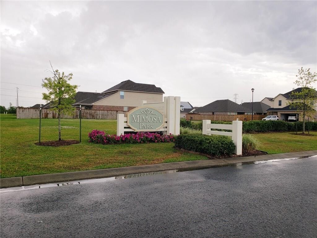 Property Photo:  303 Pipers Lane  LA 70665 