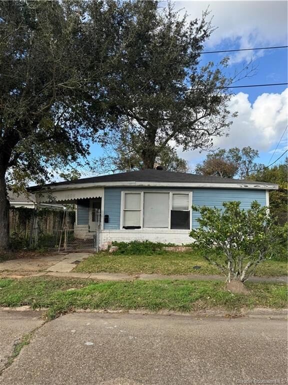 Property Photo: 1609 Pine Street LA 70601