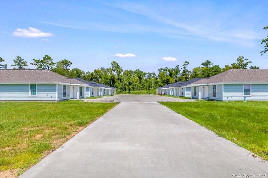 Property Photo: 1366 Georgia Road LA 70611
