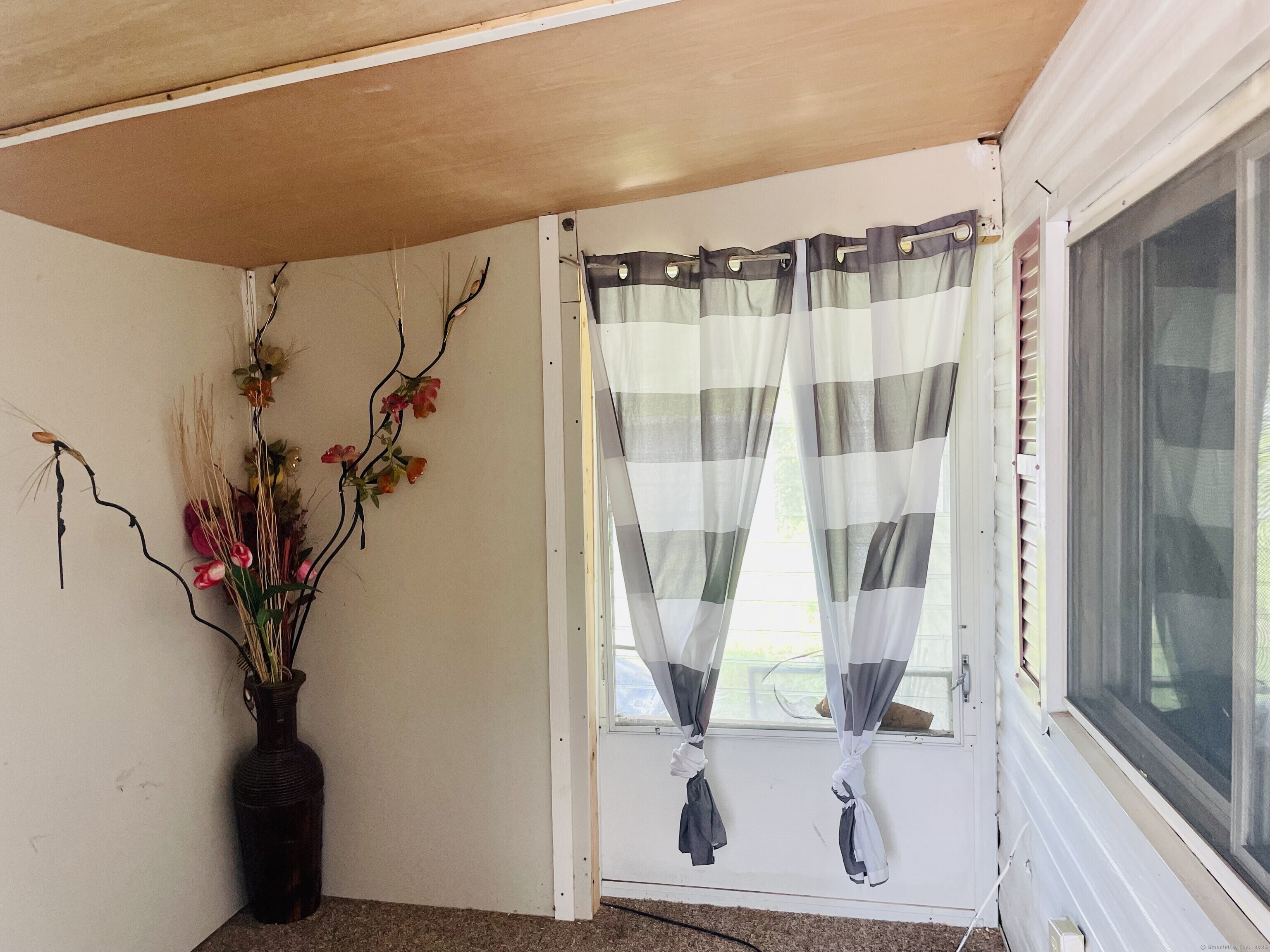 Property Photo:  64 Cheyenne Road  CT 06118 