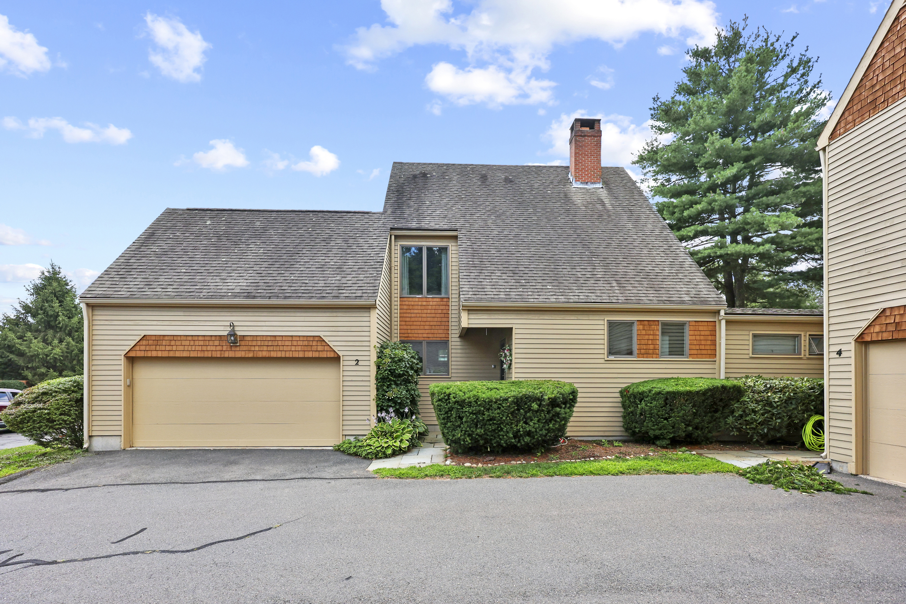 Property Photo:  2 Dogwood Court 2  CT 06035 