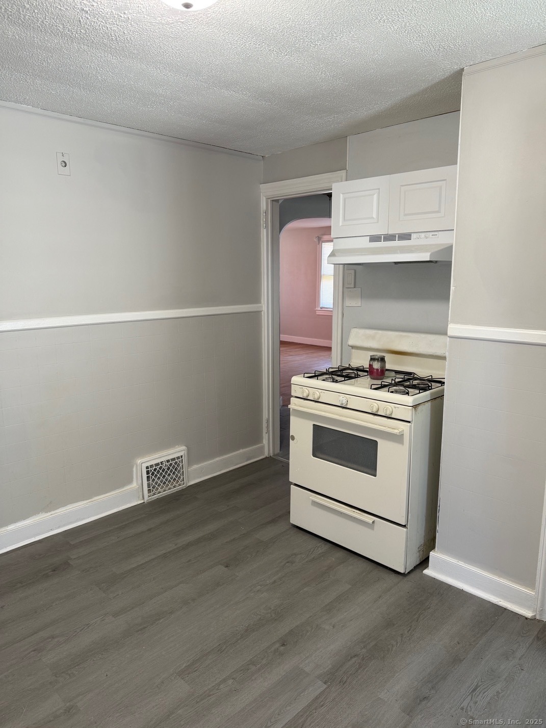 Property Photo:  202 Canaan Road  CT 06614 