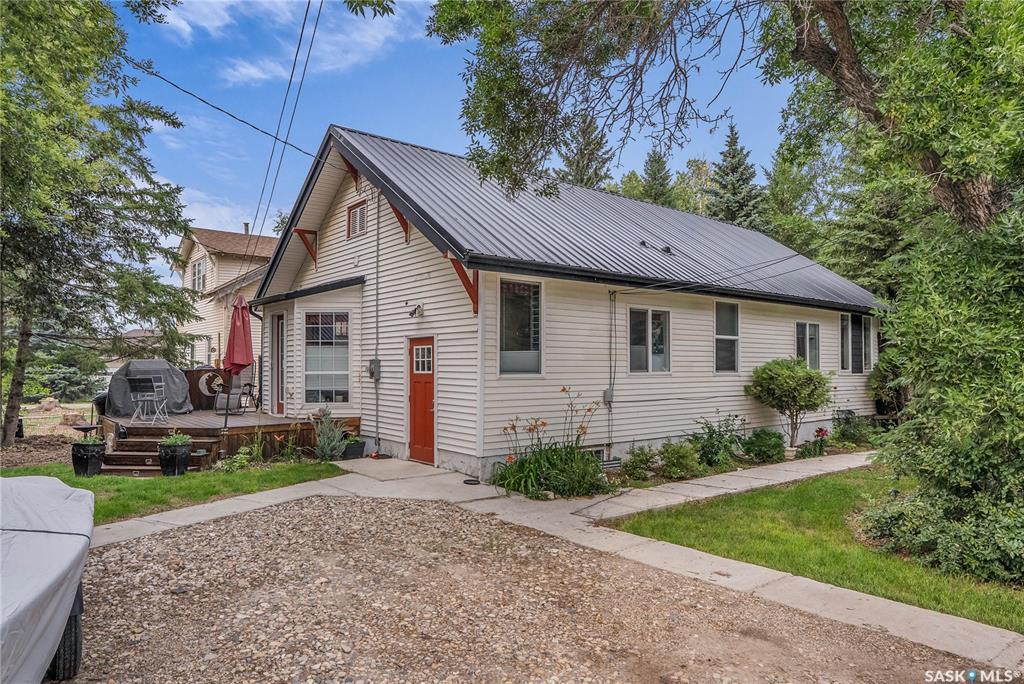 Property Photo:  225 Saskatchewan Avenue  SK S0J 2J0 