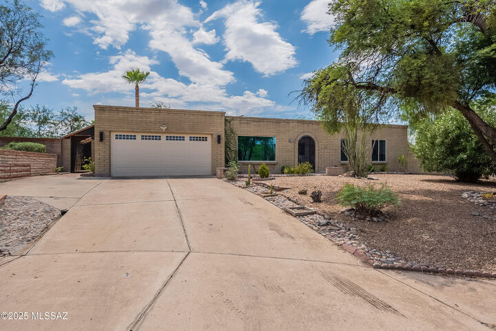 Property Photo: 725 N Bamboo Avenue AZ 85710