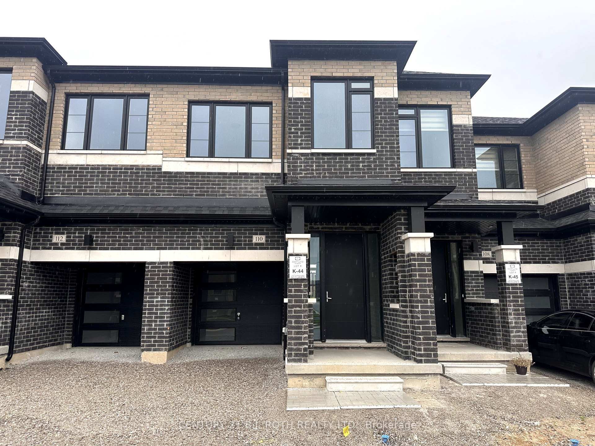 Property Photo: 110 Turnberry Lane ON L9J 0M3