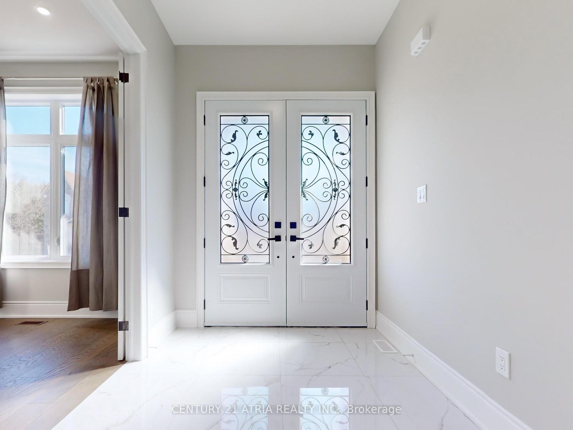 Property Photo: 233 Conklin Crescent ON L4G 0Z4