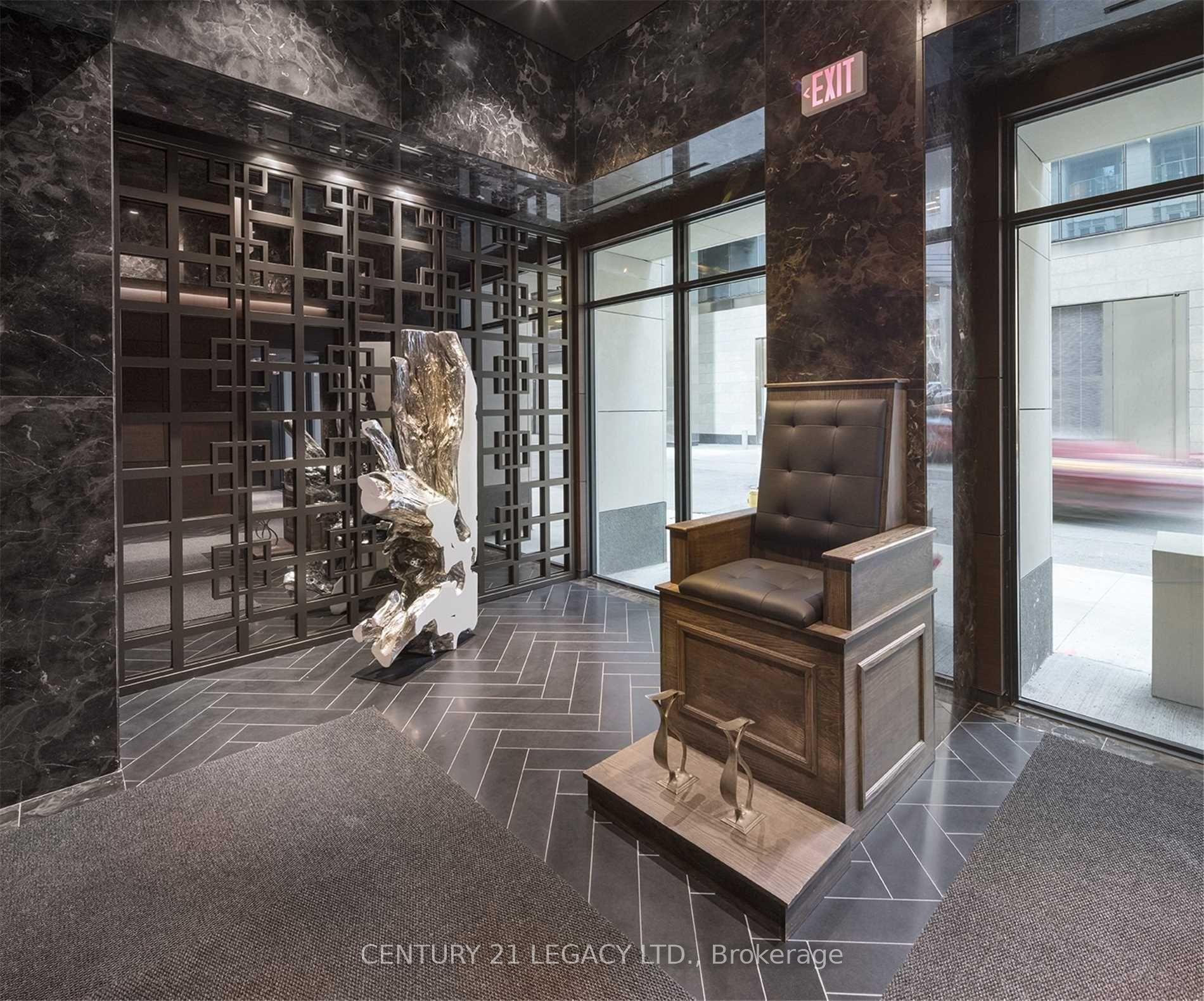 Property Photo:  70 Temperance Street 4201  ON M5H 4E8 
