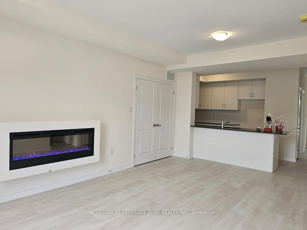 Photo de la propriété:  25 Knotsberry Circle 81  ON L6Y 6G1 