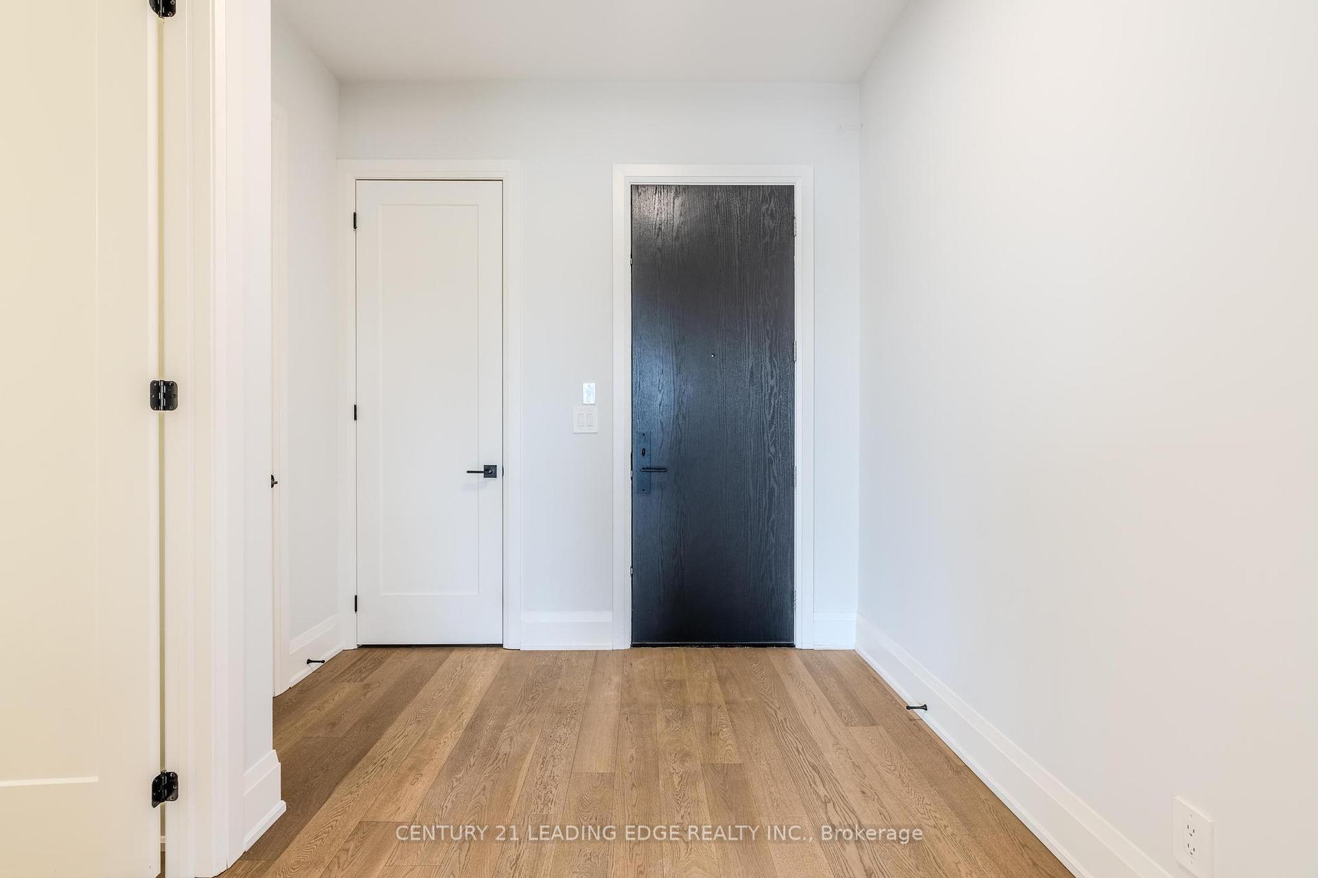Property Photo: 59 Charles Street 10 ON L3Y 3V7