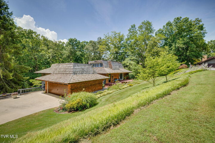 Property Photo: 708 Thornwood Place TN 37660