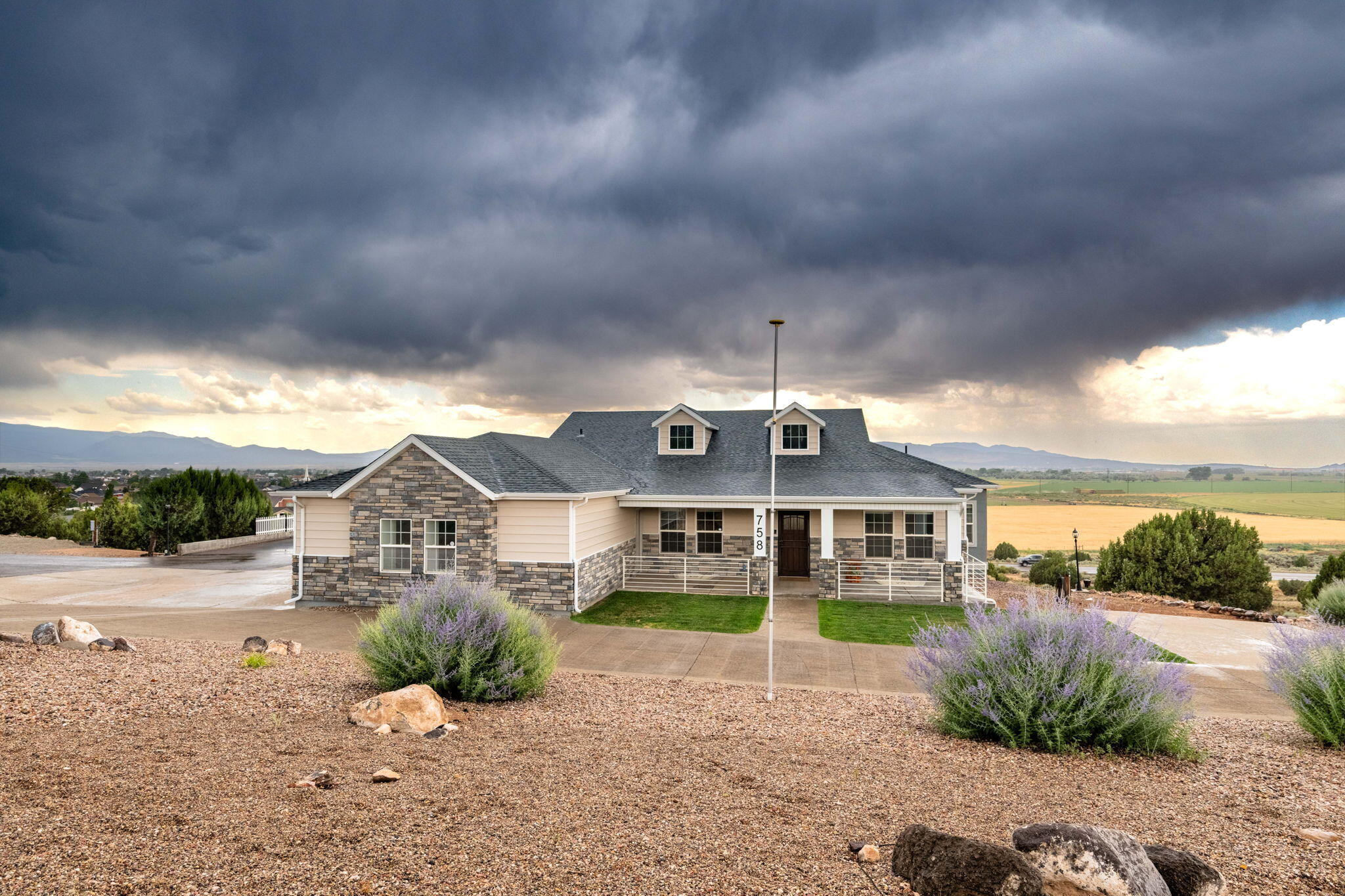 Property Photo: 758 S Panorama Dr UT 84720