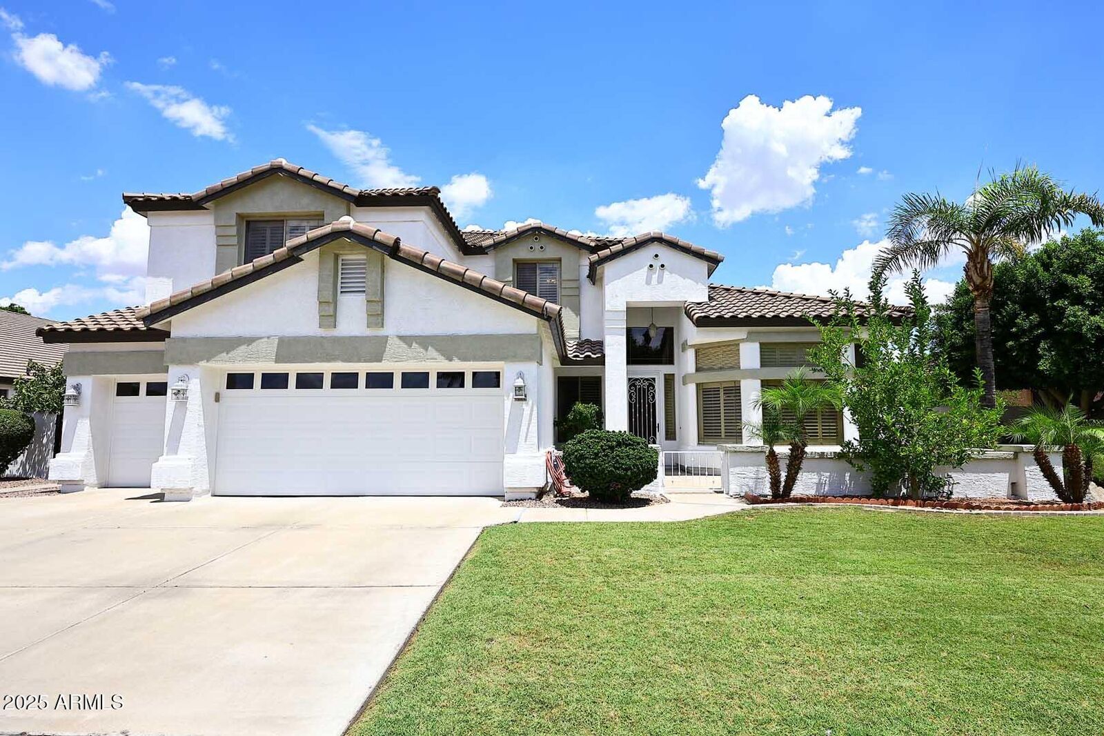 Property Photo: 7022 W Quail Avenue AZ 85308