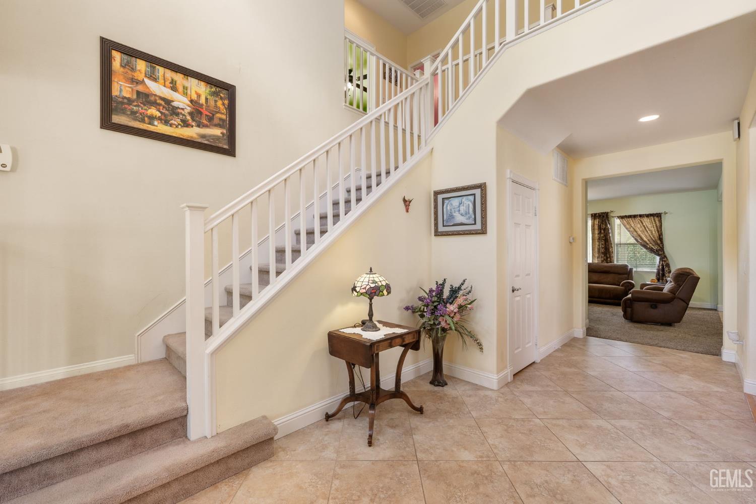 Property Photo: 10114 Oporto Way CA 93306