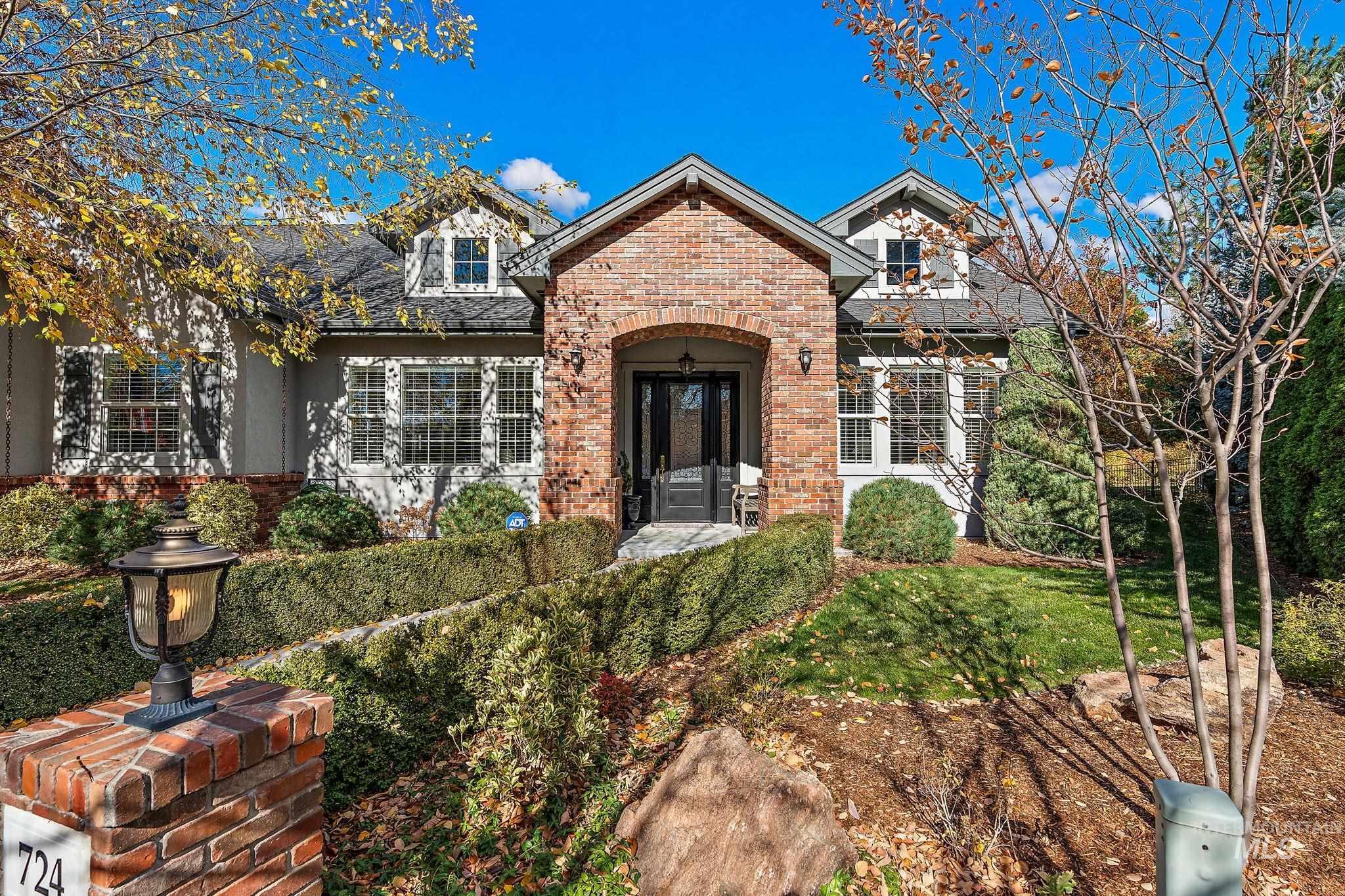 Property Photo: 724 E Lakebrook Lane ID 83616