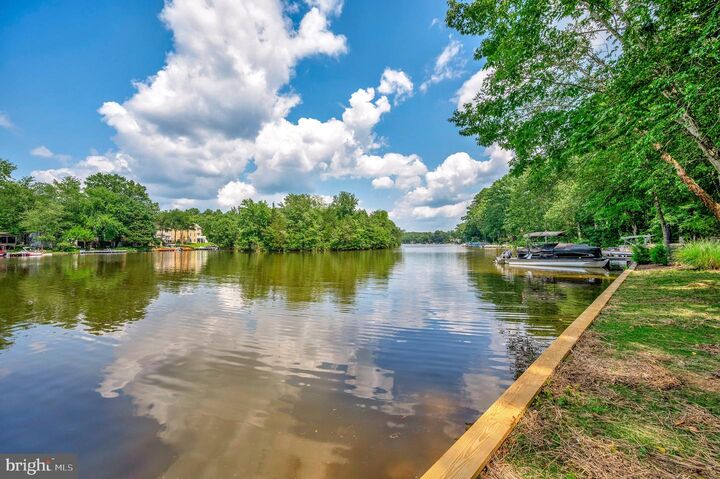 Property Photo: 1915 Lakeview Parkway VA 22508