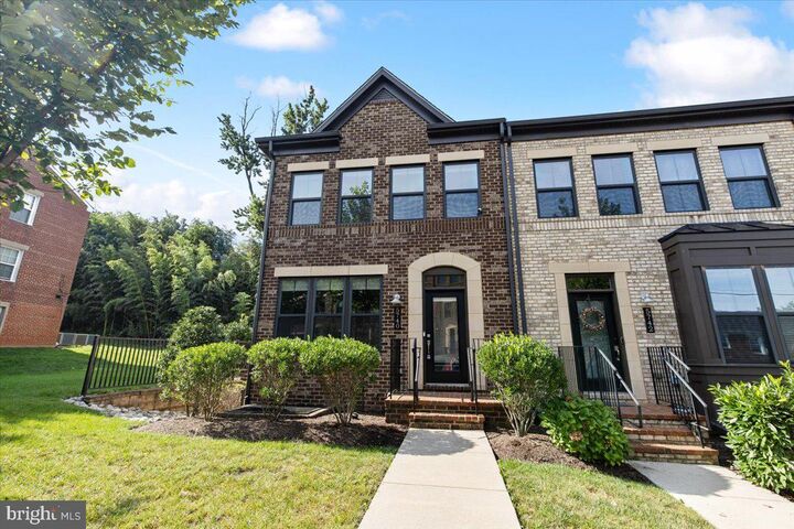 5740 10th Road N  Arlington VA 22205 photo