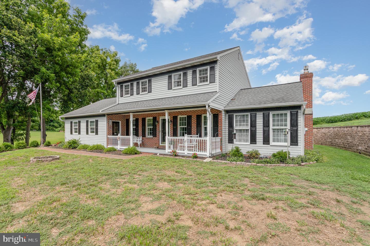 Property Photo:  4 Teepee Circle  PA 17516 
