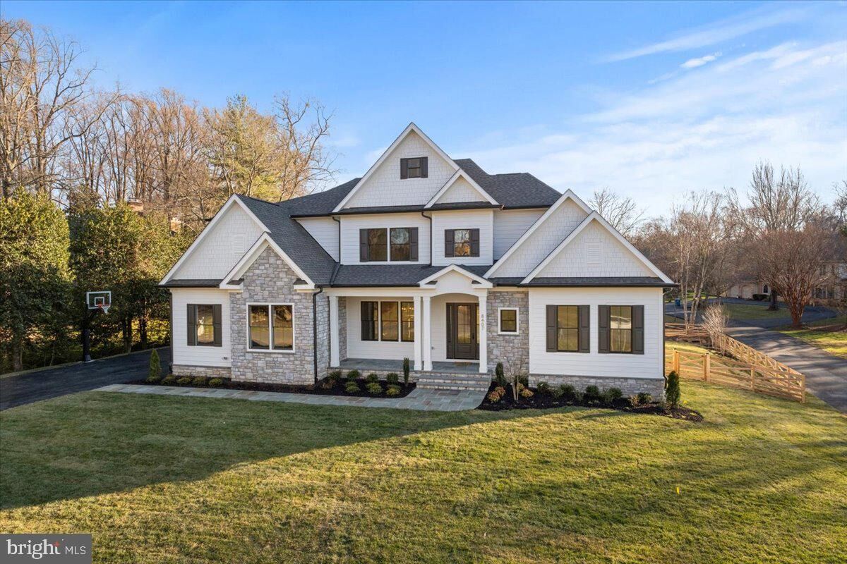 Property Photo:  8407 Holly Leaf Drive  VA 22102 