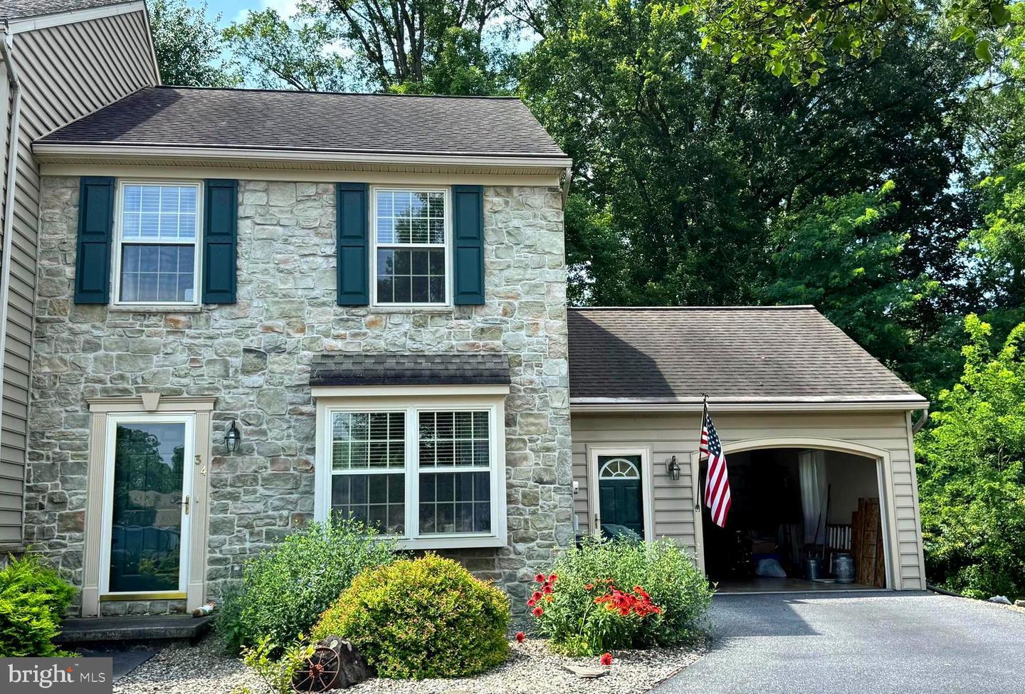 34 King Court  Elizabethtown PA 17022 photo