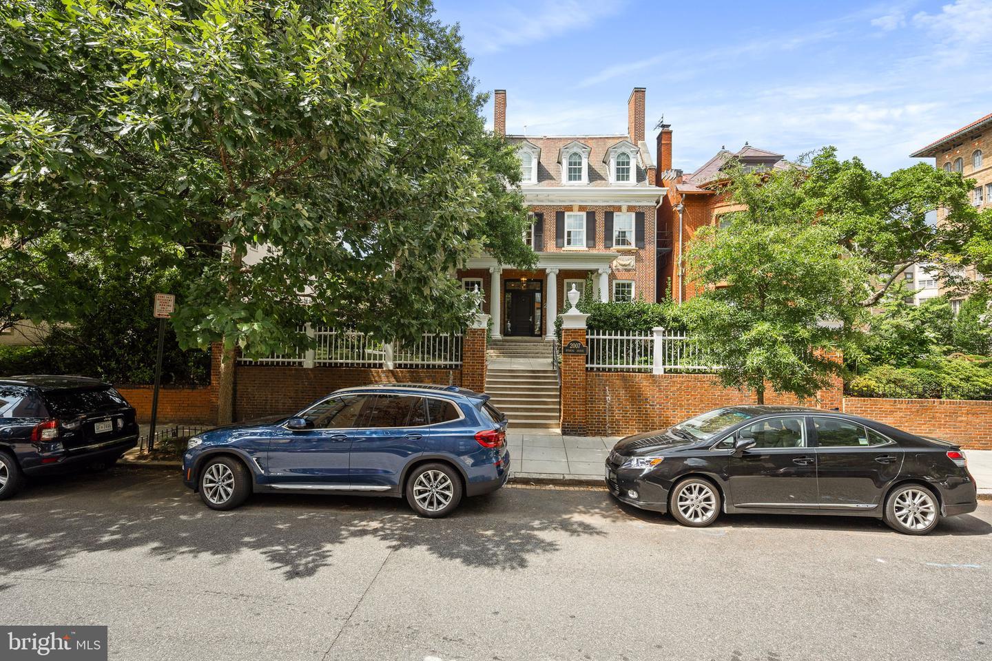 Property Photo: 2007 Wyoming Avenue NW 17 DC 20009