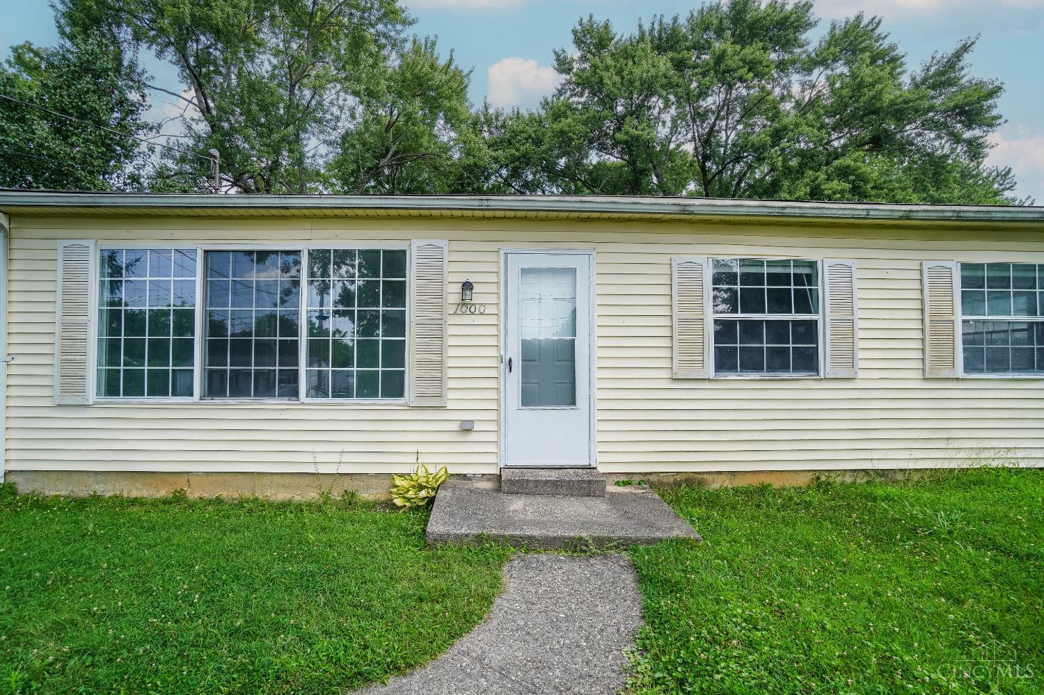 Property Photo:  1000 Sarbrook Drive  OH 45231 