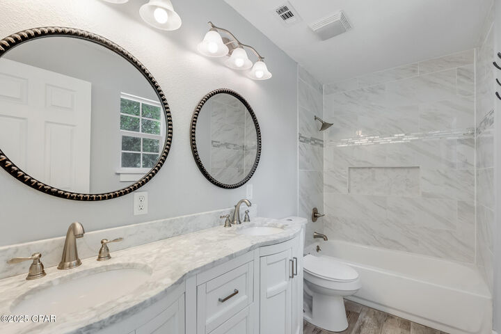 Property Photo: 3903 Ereno Court FL 32405