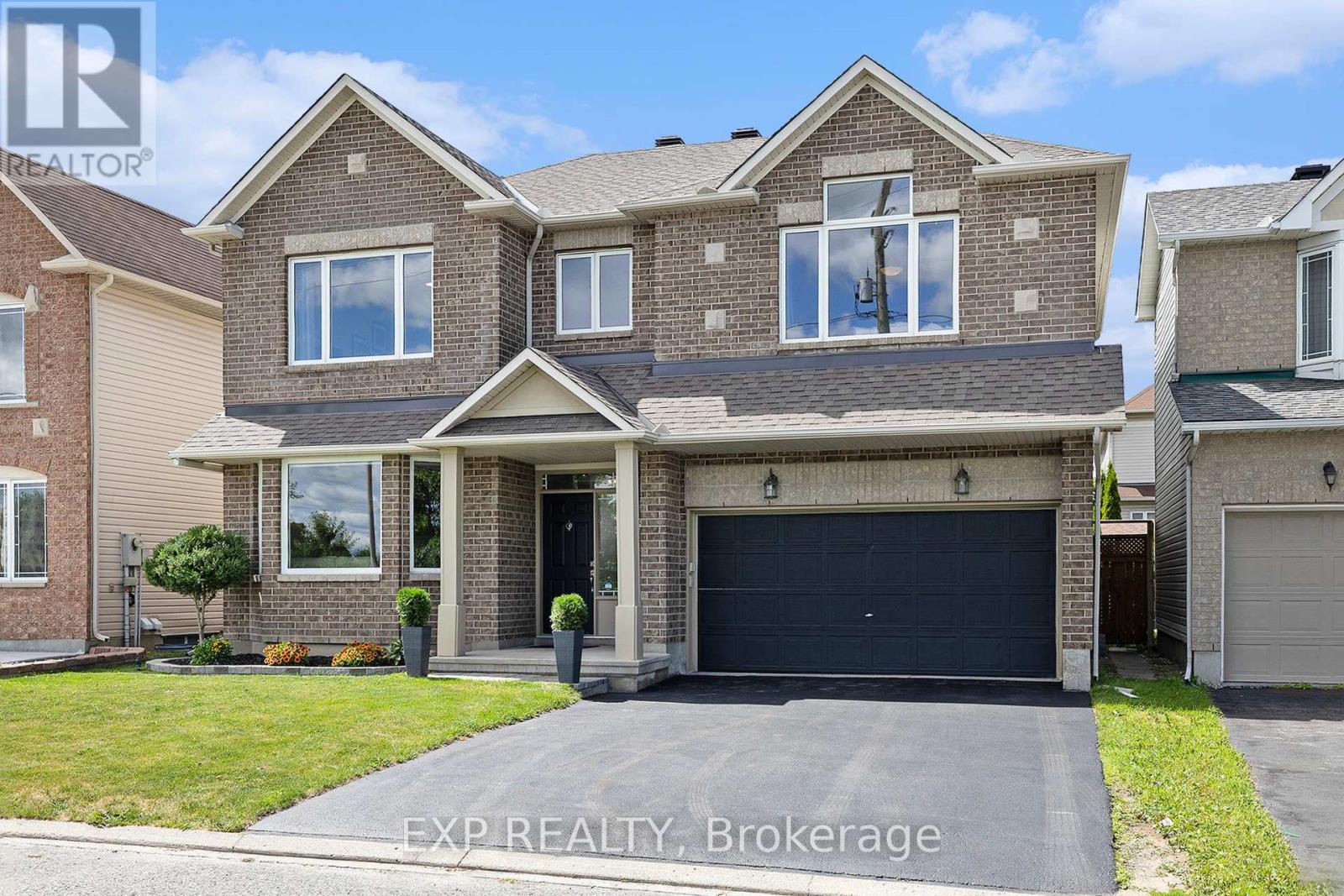 Property Photo: 184 Harbour View Street East ON K2G 7B4