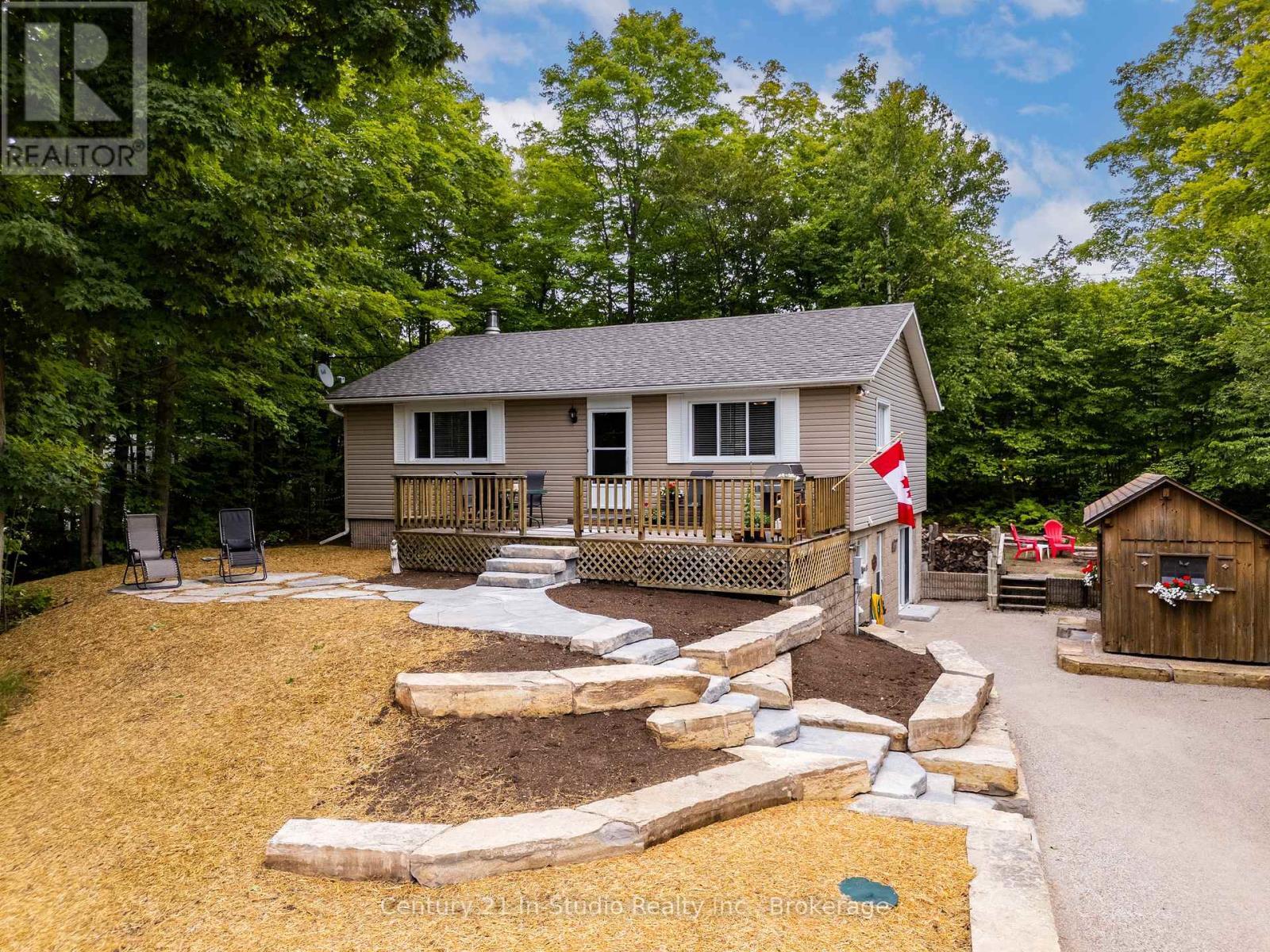 Property Photo: 25 Emerson Avenue ON N0H 2G0