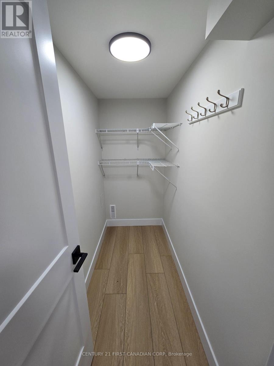 Photo de la propriété:  640 Victoria Street 2  ON N5Y 4C1 