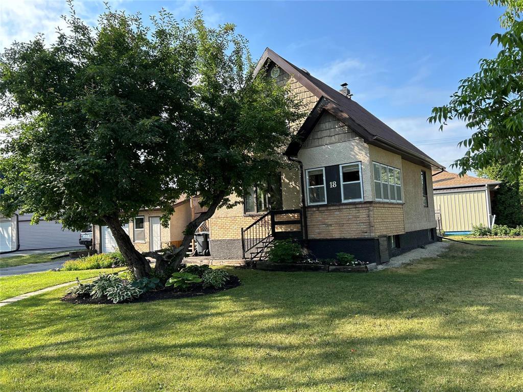 Property Photo: 18 Maple Street MB R0E 1M0