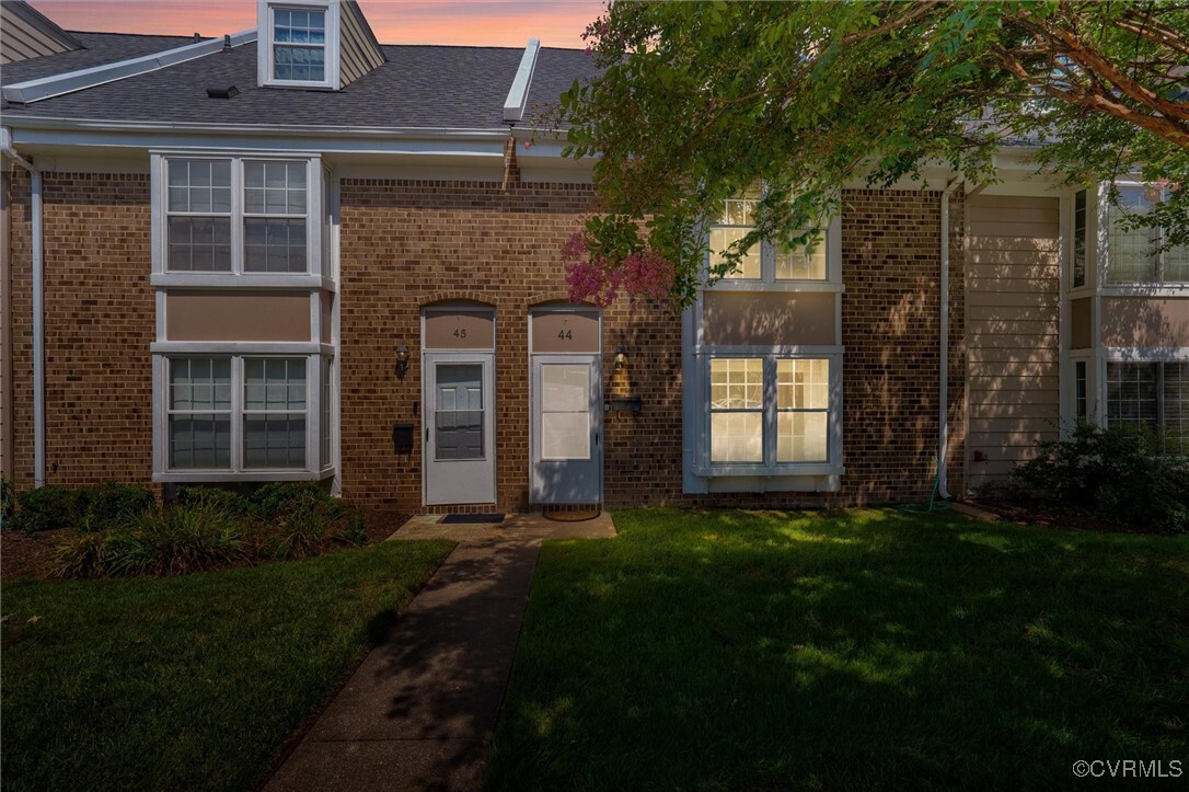 Property Photo:  44 Skipwith Green Circle 44  VA 23294 