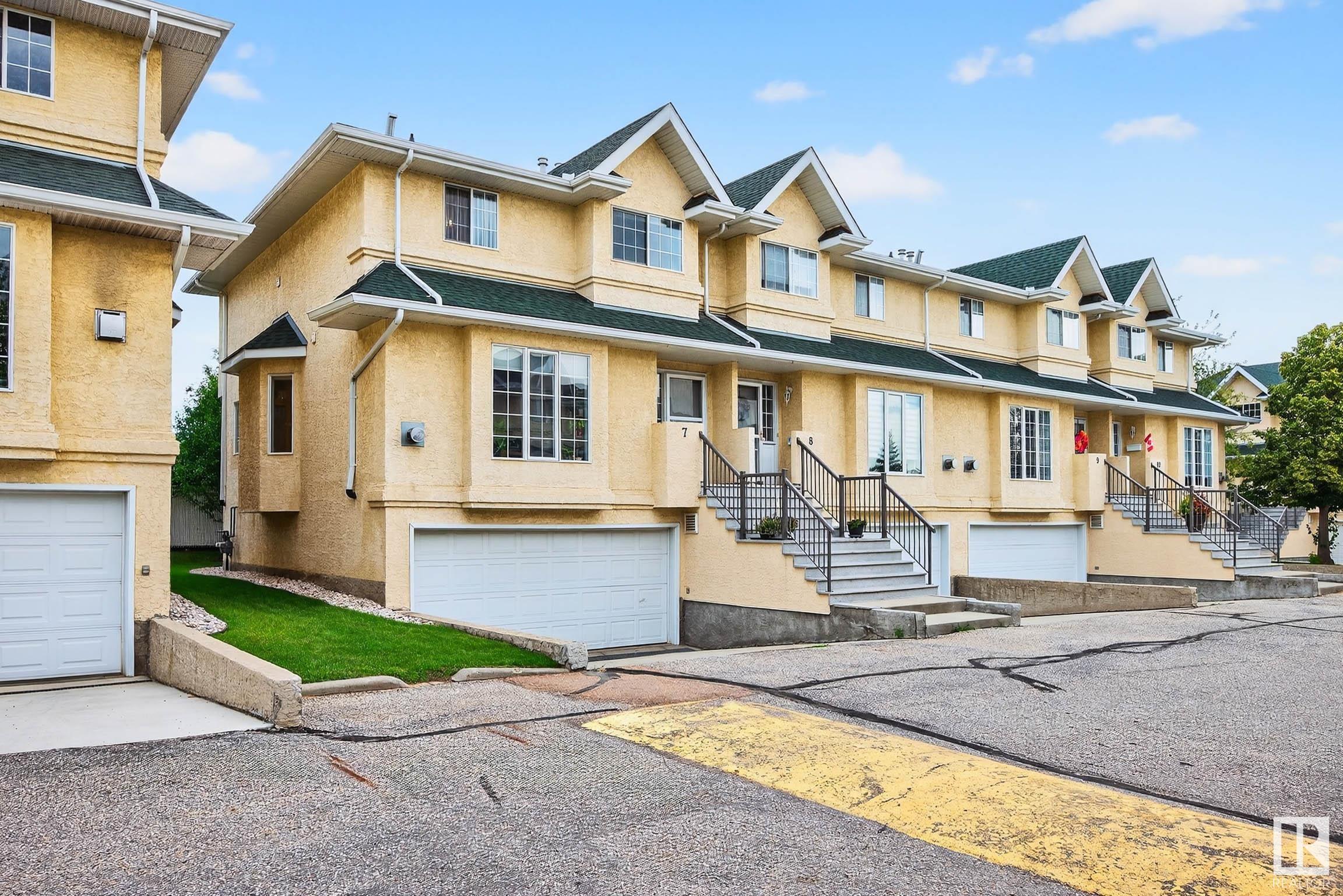 Photo de la propriété: 2419 133 Avenue NW 7 AB T5A 5A5