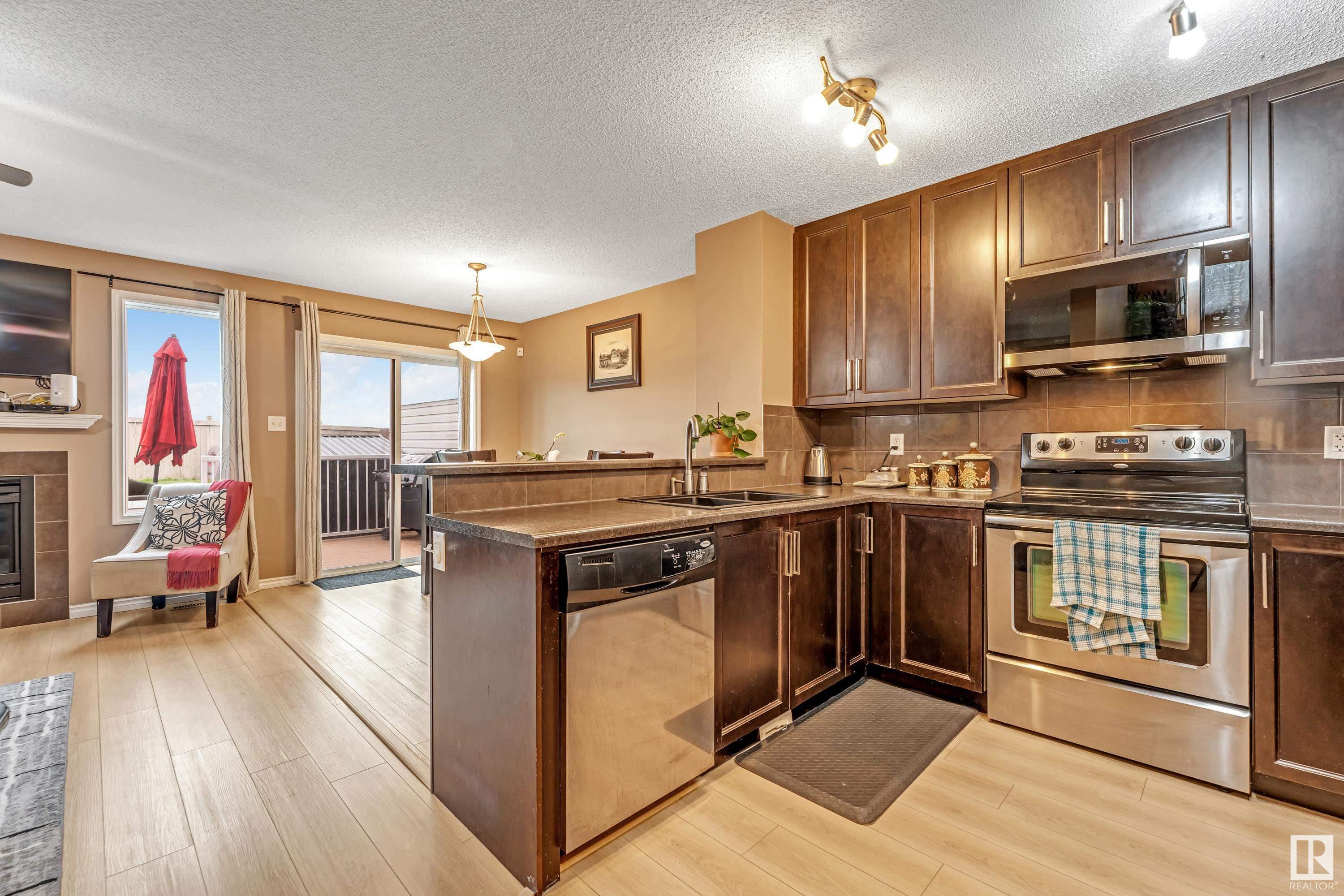 Photo de la propriété: 2845 18A Avenue NW AB T6T 0N8