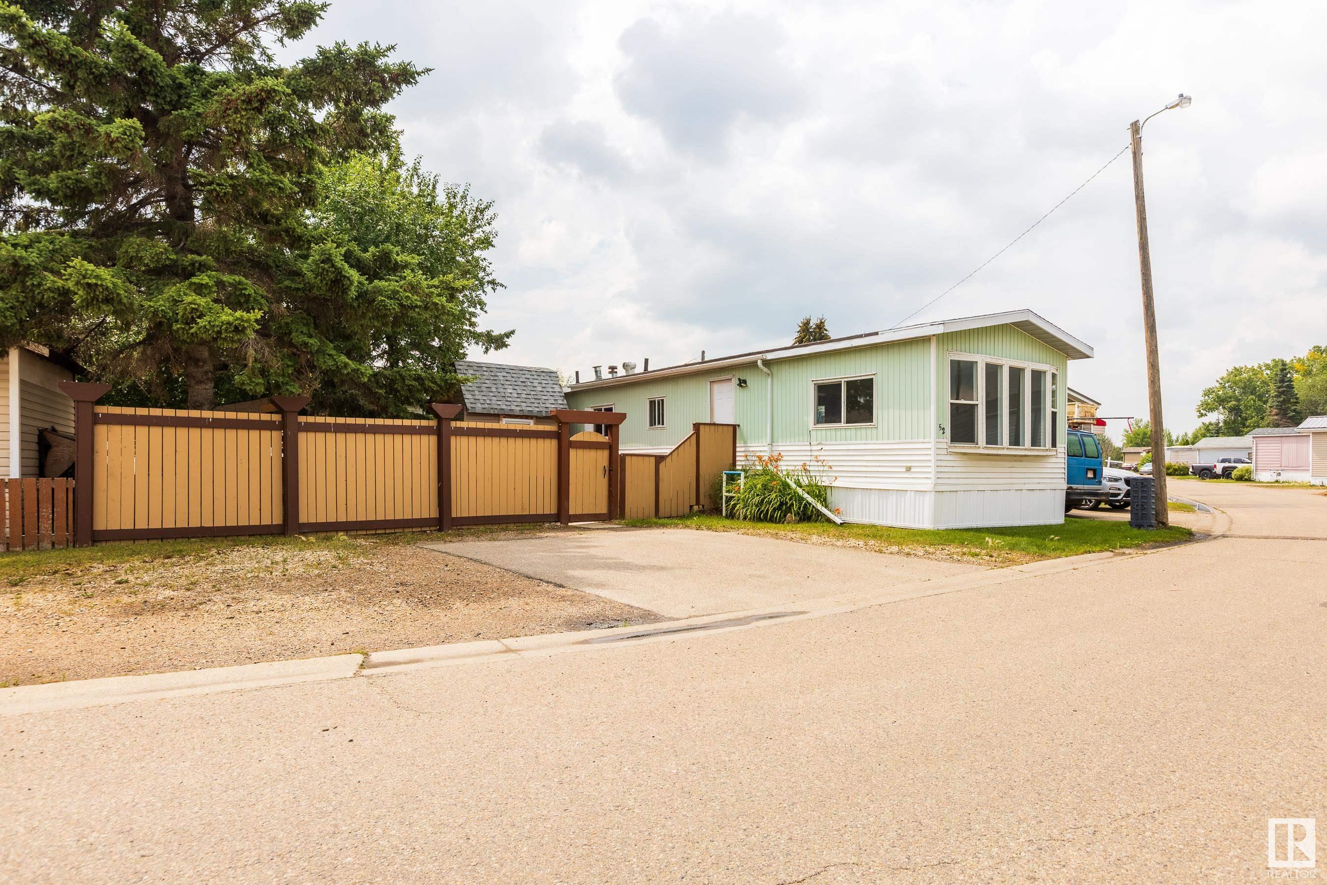 Property Photo: 10410 101 A Street 52 AB T8R 1B1