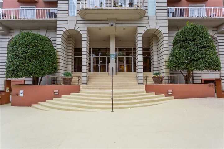 Property Photo:  3435 Kingsboro Road NE 1702  GA 30326 